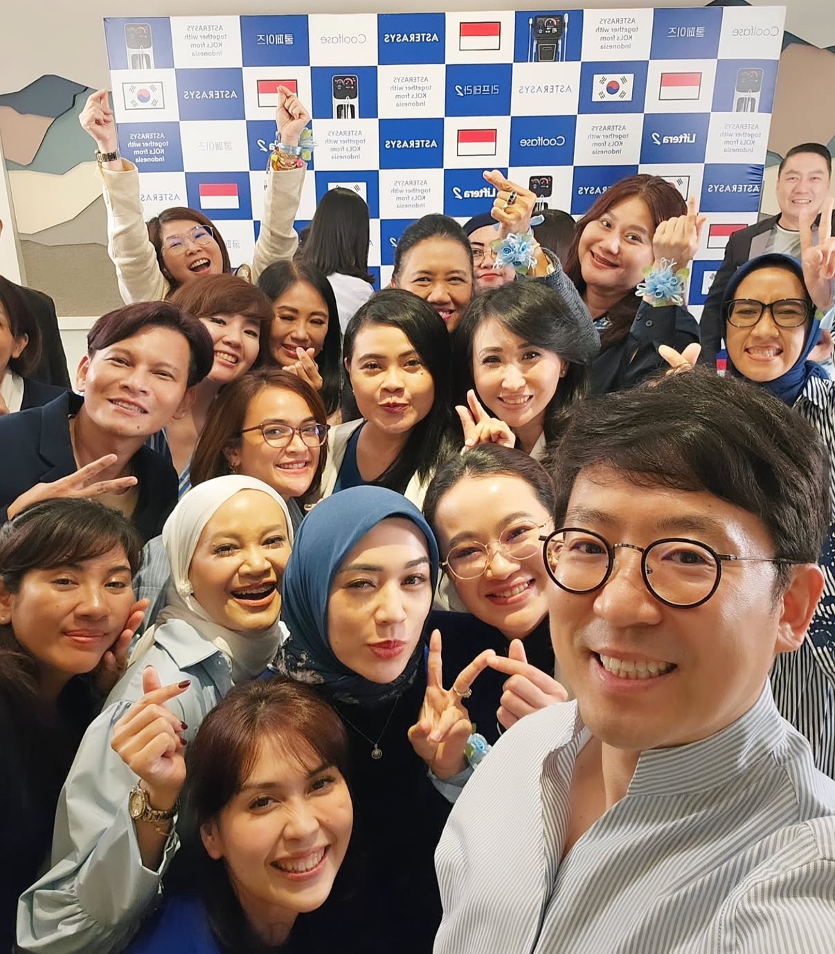 May 2025 - Indonesia (Physician Training Program) . Facial Lifting Seminar for International Doctors